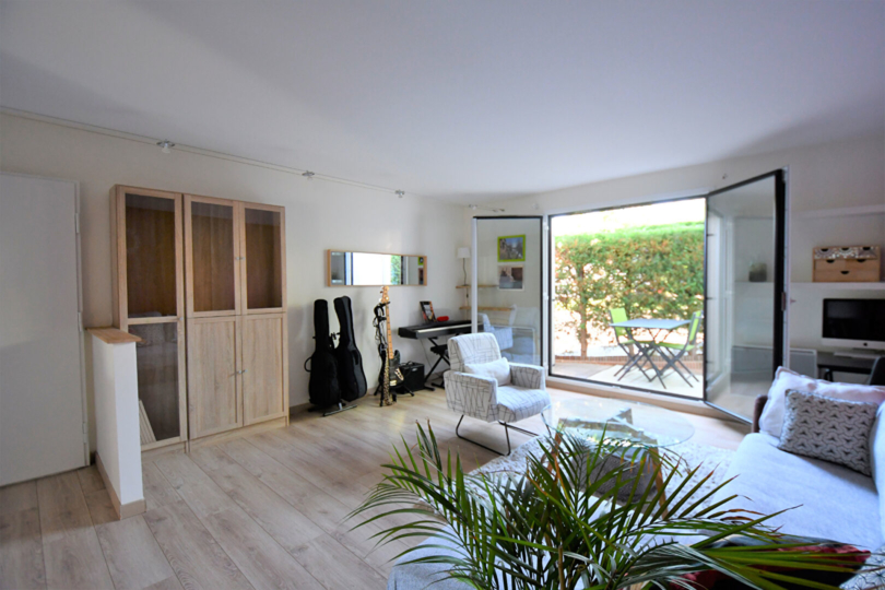 Appartement de 3 pièces avec un jardin  situé à Chatou à 10 mn de la gare RER
