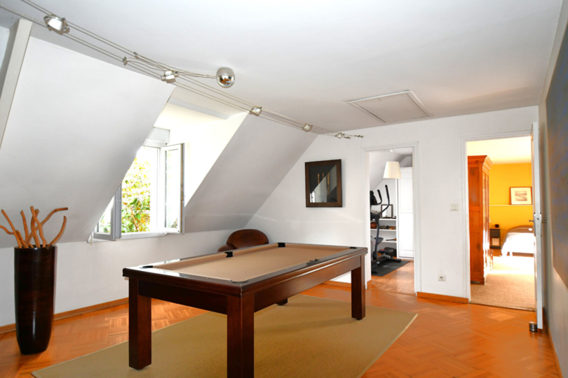Maison d’architecte  située à CHATOU de 276 m2 utile sur un terrain de 964 m²